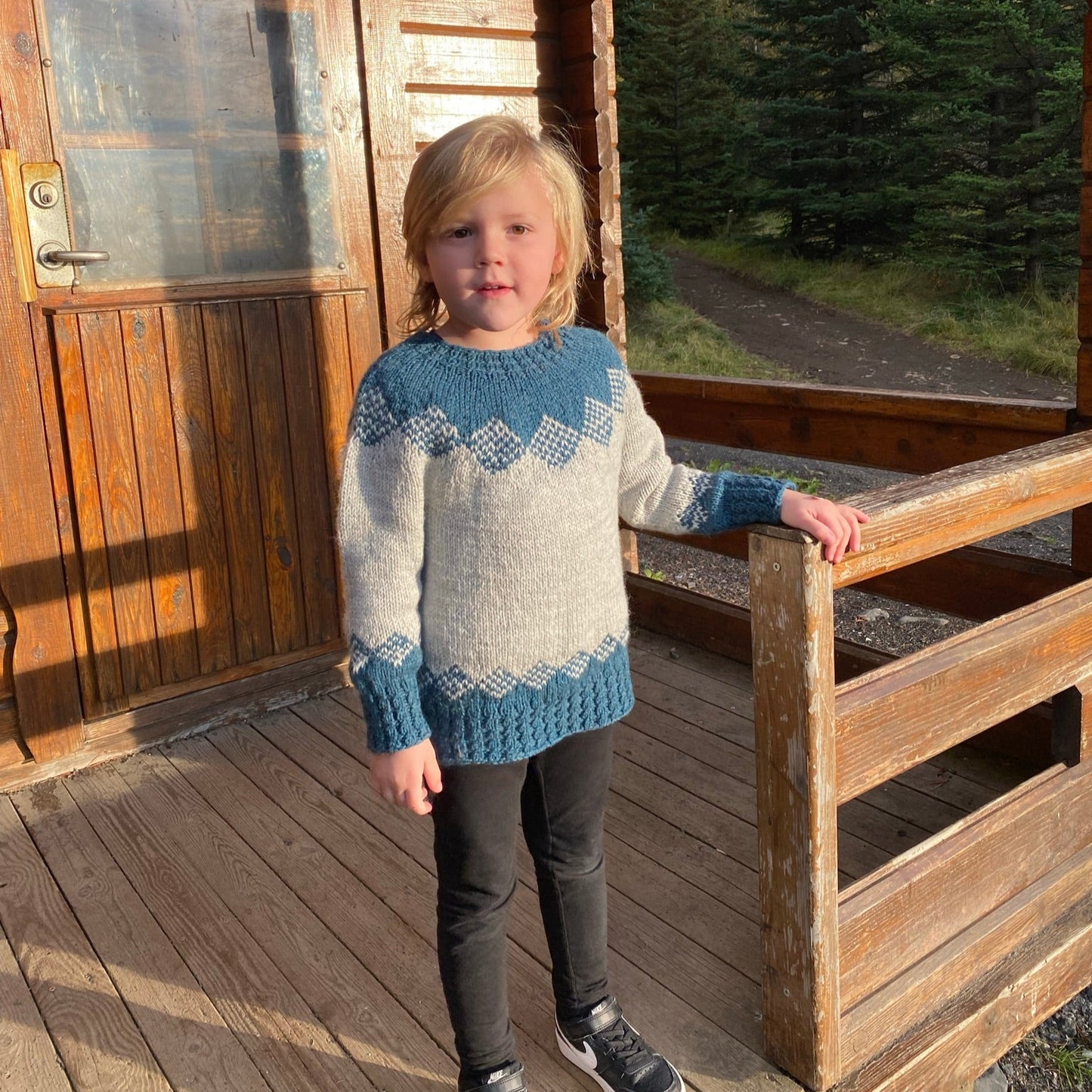 Viðja, barnapeysa - uppskrift