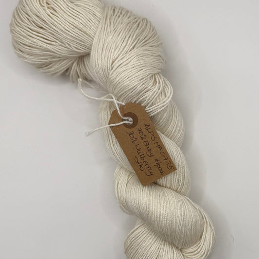 Pakki 6 - Fingering 70% Baby Alpaca, 30 Silk Yarn