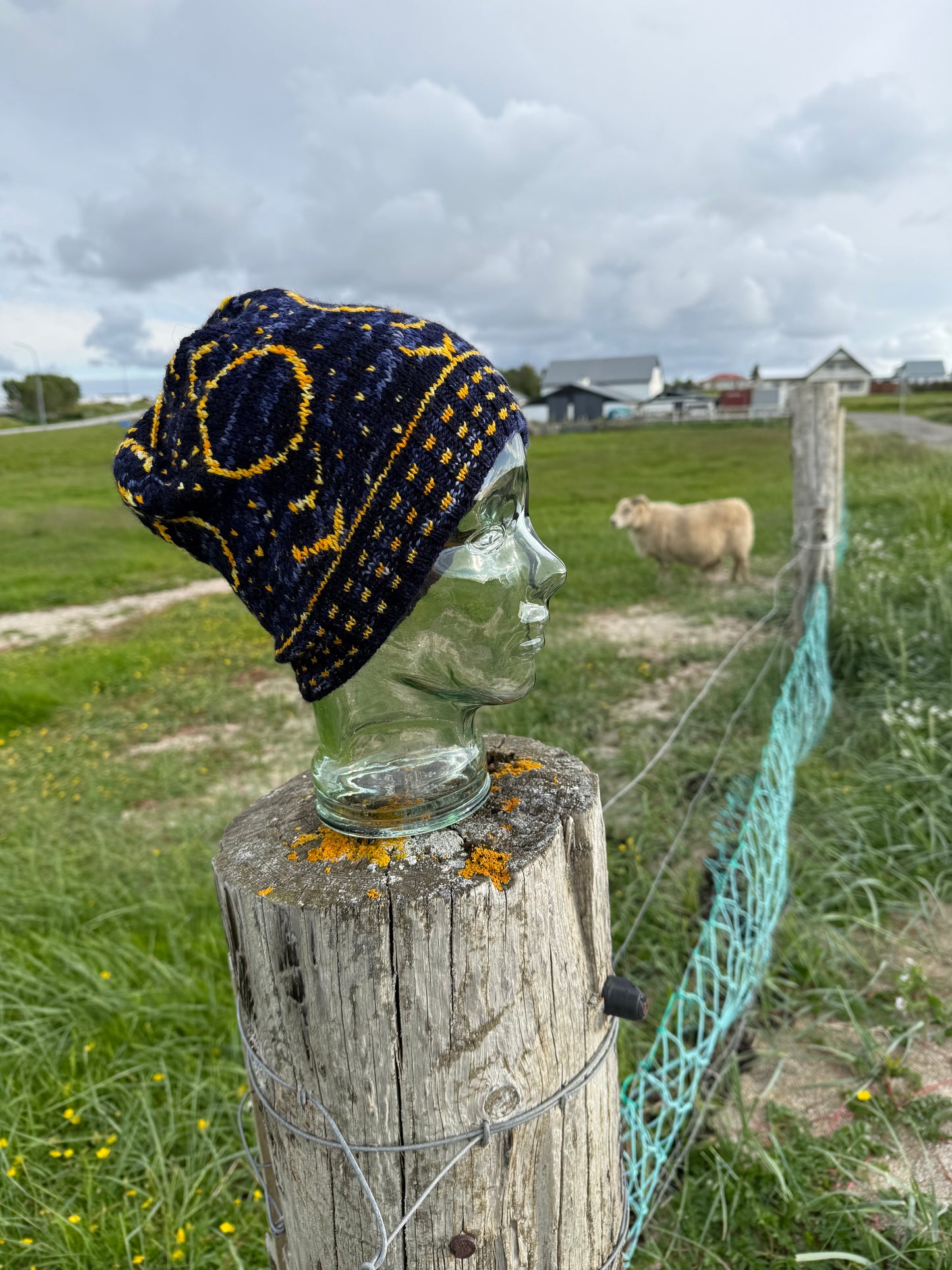 Solar eclipse, hat & mittens - patterns