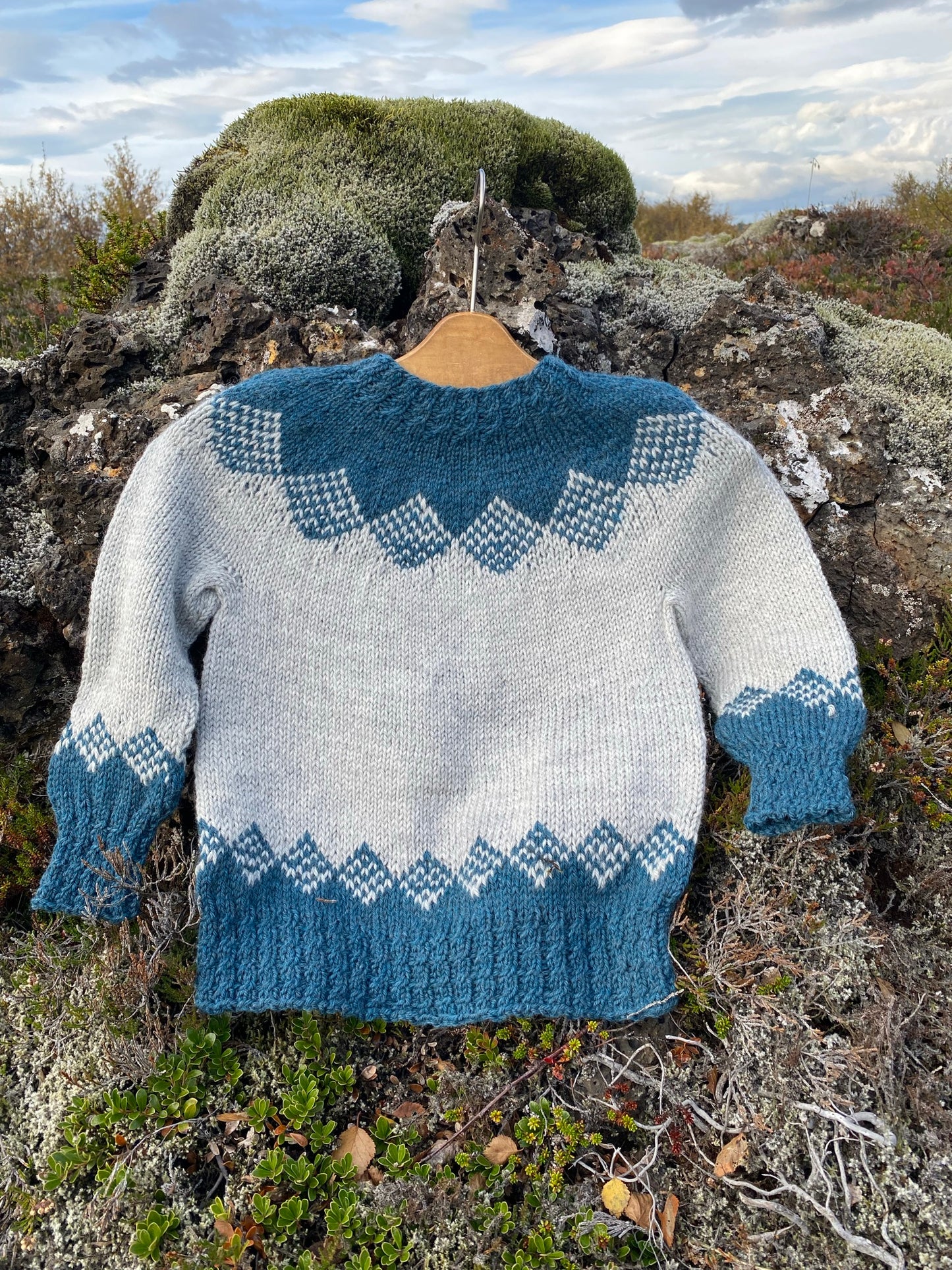 Viðja - children's sweater, pattern