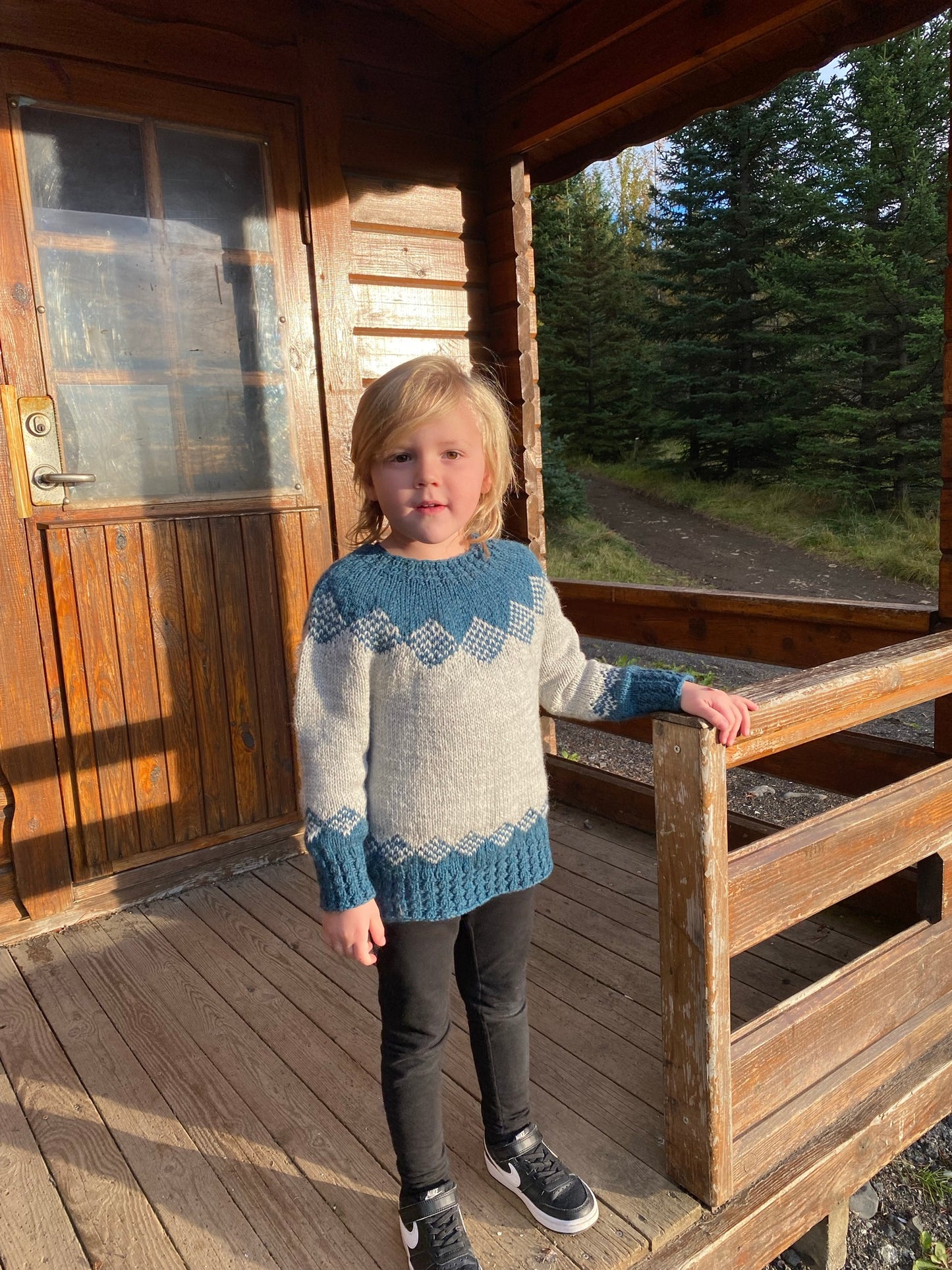 Viðja - children's sweater, pattern